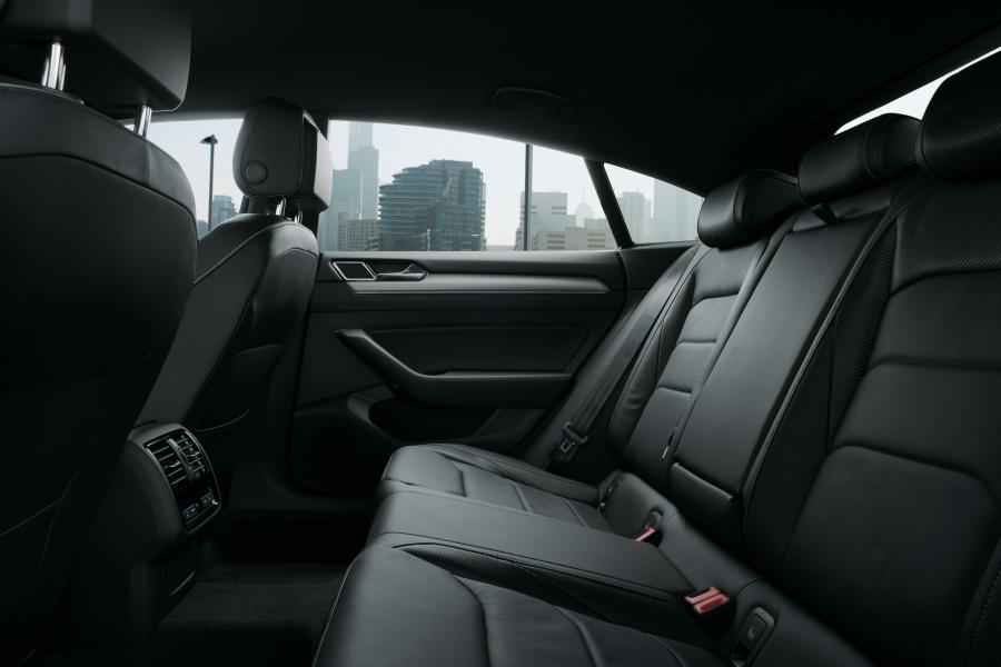 Интерьер Volkswagen Arteon 4Motion R-Line 2017 года  (AU) (фото 8 из 40)